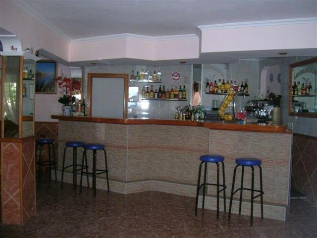 Pension Las Tres Golondrinas Es Figueral Bagian luar foto
