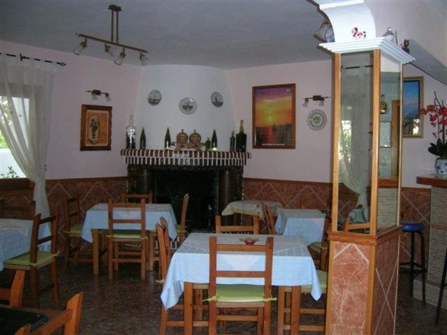 Pension Las Tres Golondrinas Es Figueral Bagian luar foto